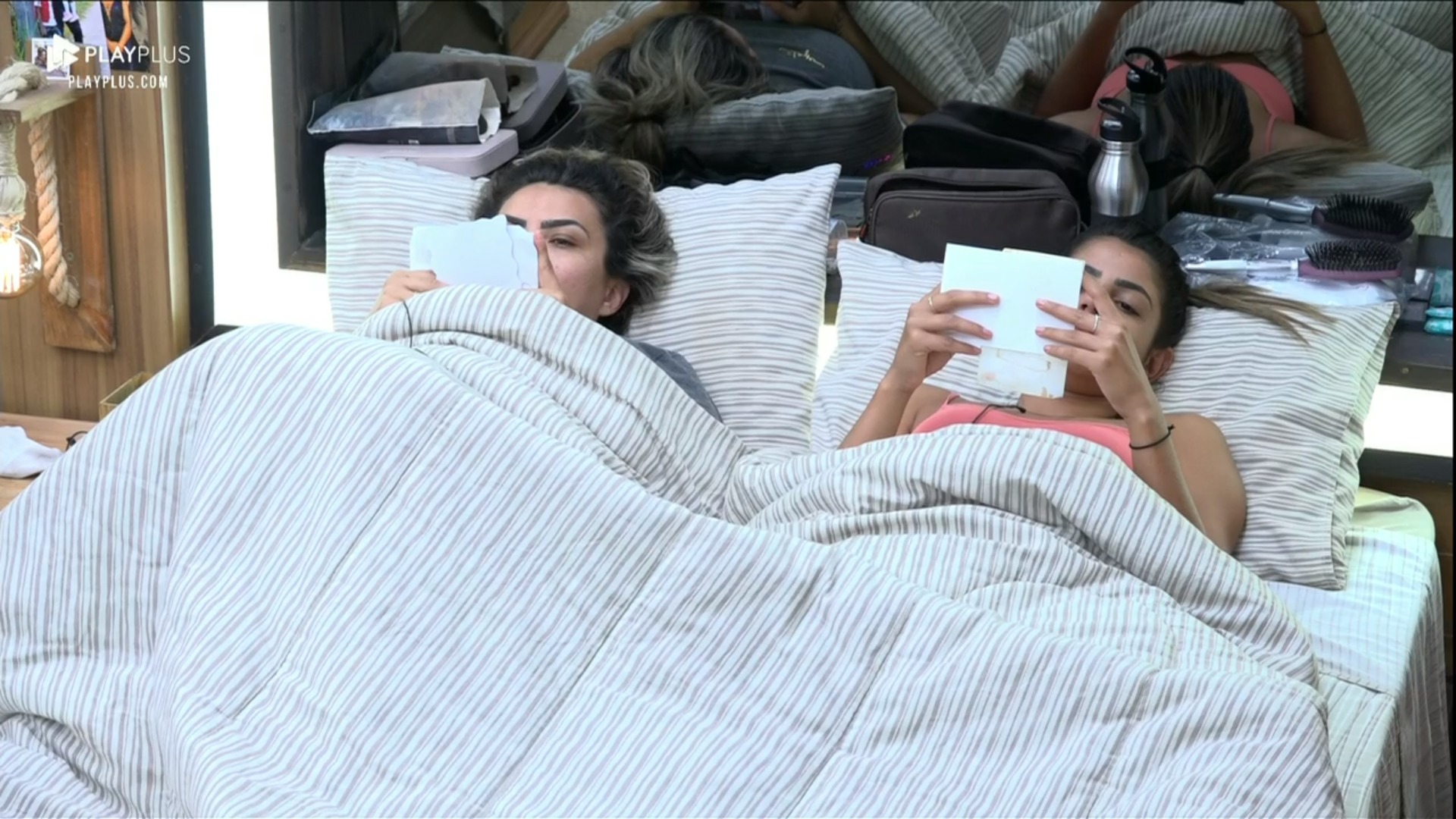 Thayse Teixeira e Hariany Almeida em A Fazenda 11
