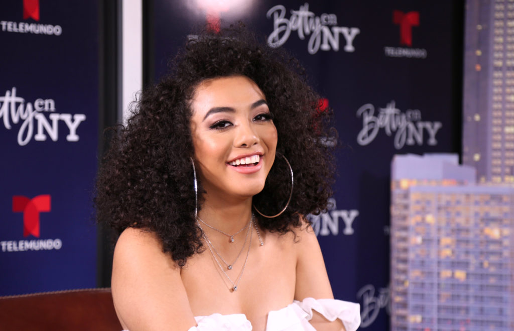 Elyfer Torres, de 22 anos, é a primeira negra a protagonizar novela na Telemundo (Divulgação: Telemundo)