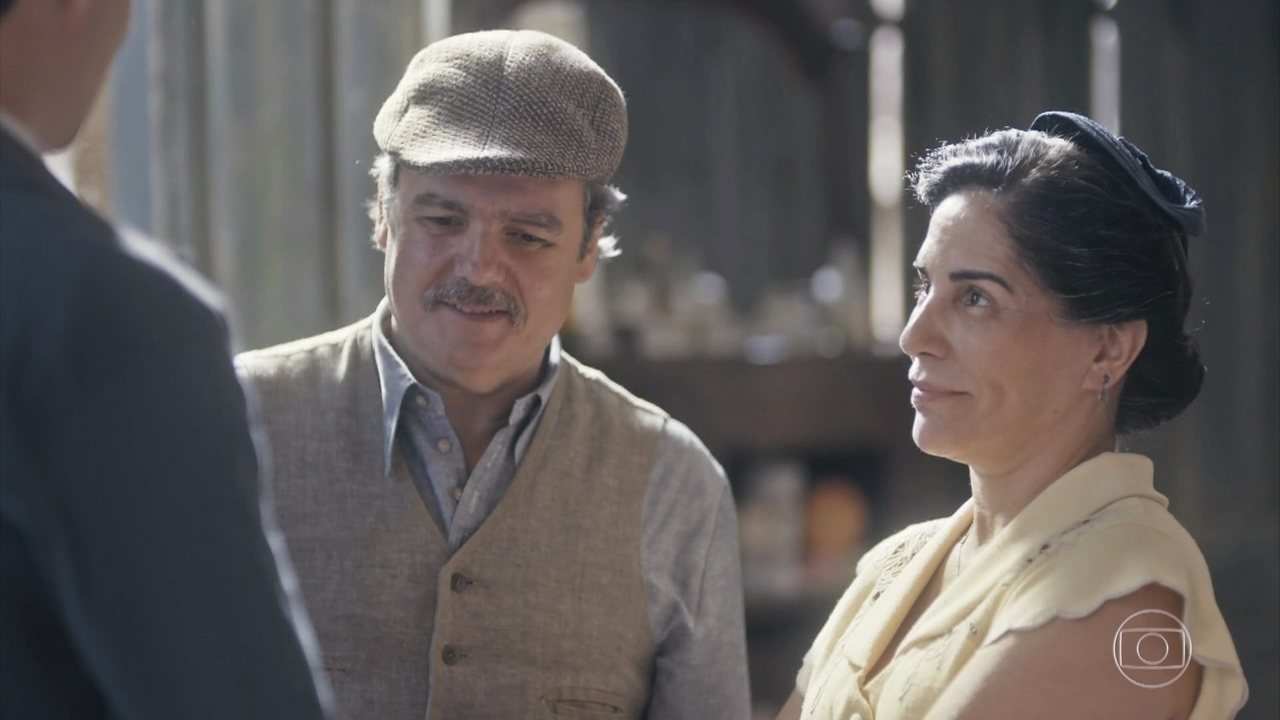Afonso (Cássio Gabus Mendes) e Lola (Gloria Pires) em Éramos Seis