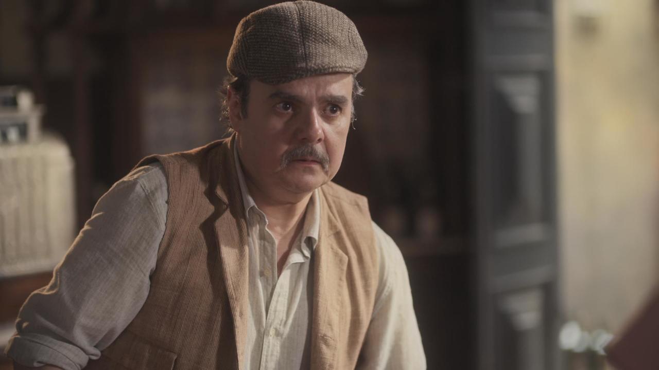 Afonso (Cássio Gabus Mendes) em Éramos Seis