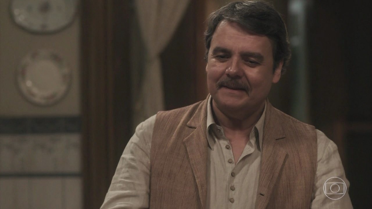 Afonso (Cássio Gabus Mendes) em Éramos Seis