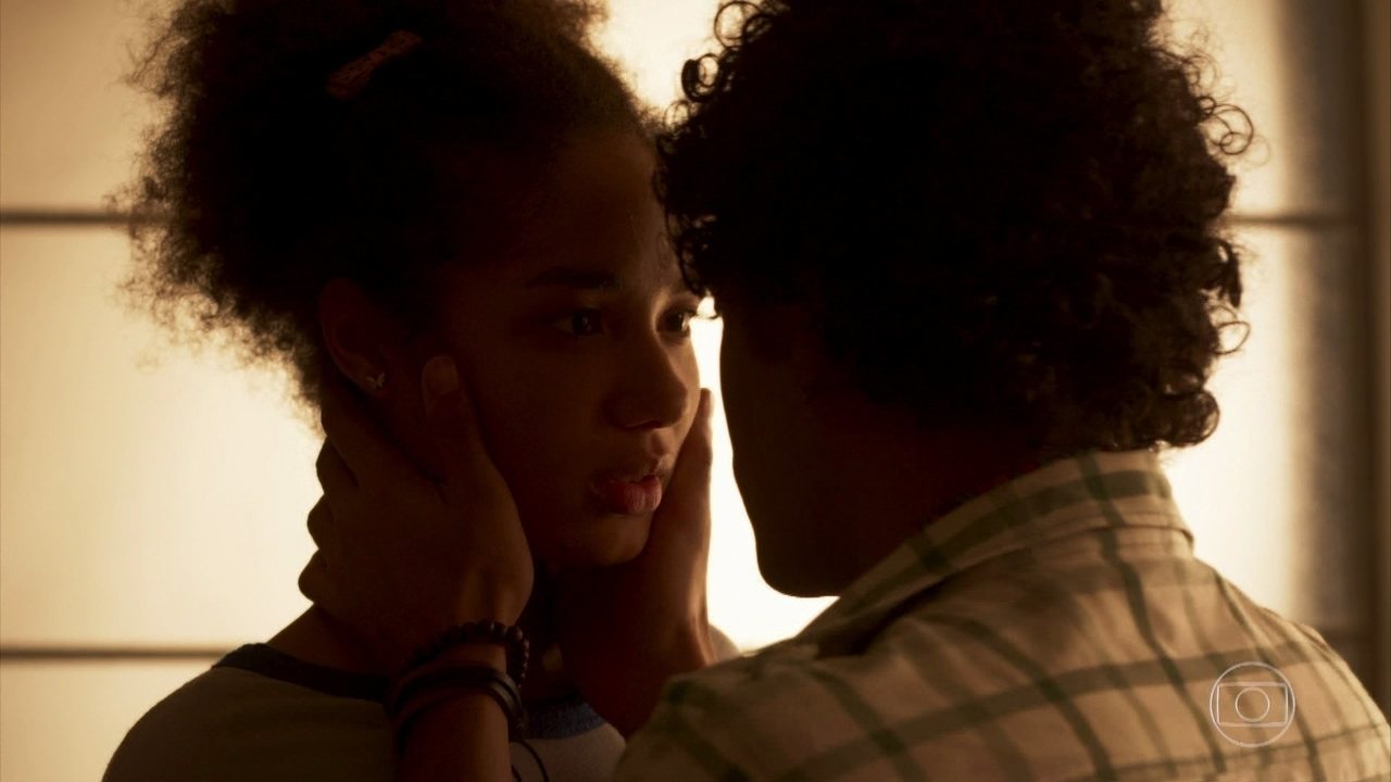 Alice (Bruna Inocencio) e Luan (Igor Fernandez) em Bom Sucesso