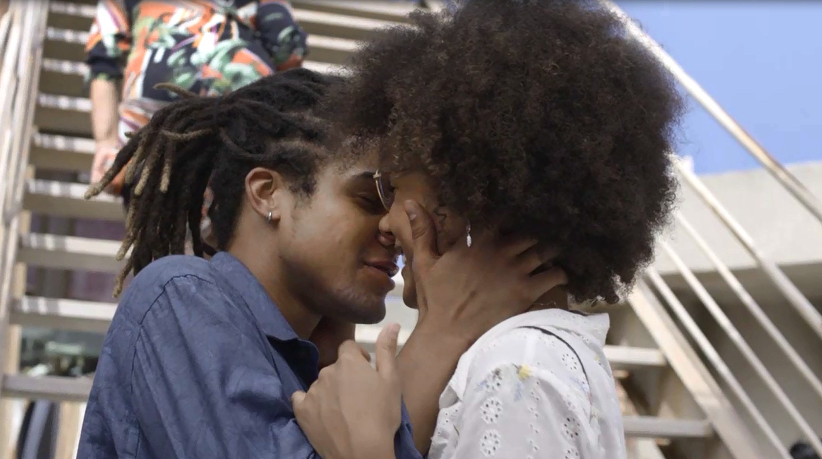 Alice (Bruna Inocencio) e Waguinho (Lucas Leto) em Bom Sucesso
