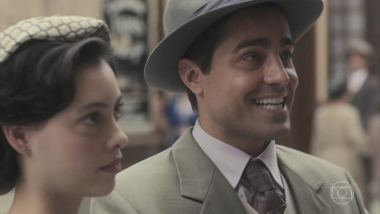 Almeida (Ricardo Pereira) e Natália (Marcela Jacobina) em Éramos Seis