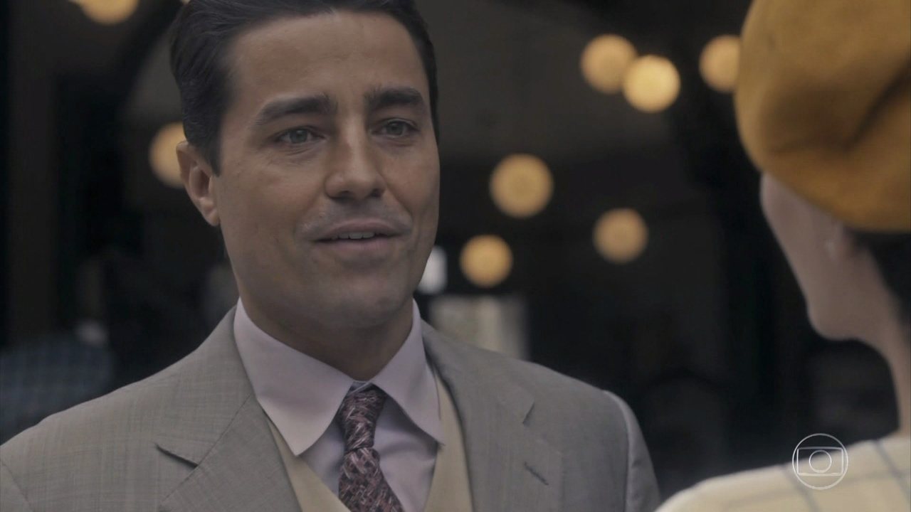 Almeida (Ricardo Pereira) em Éramos Seis