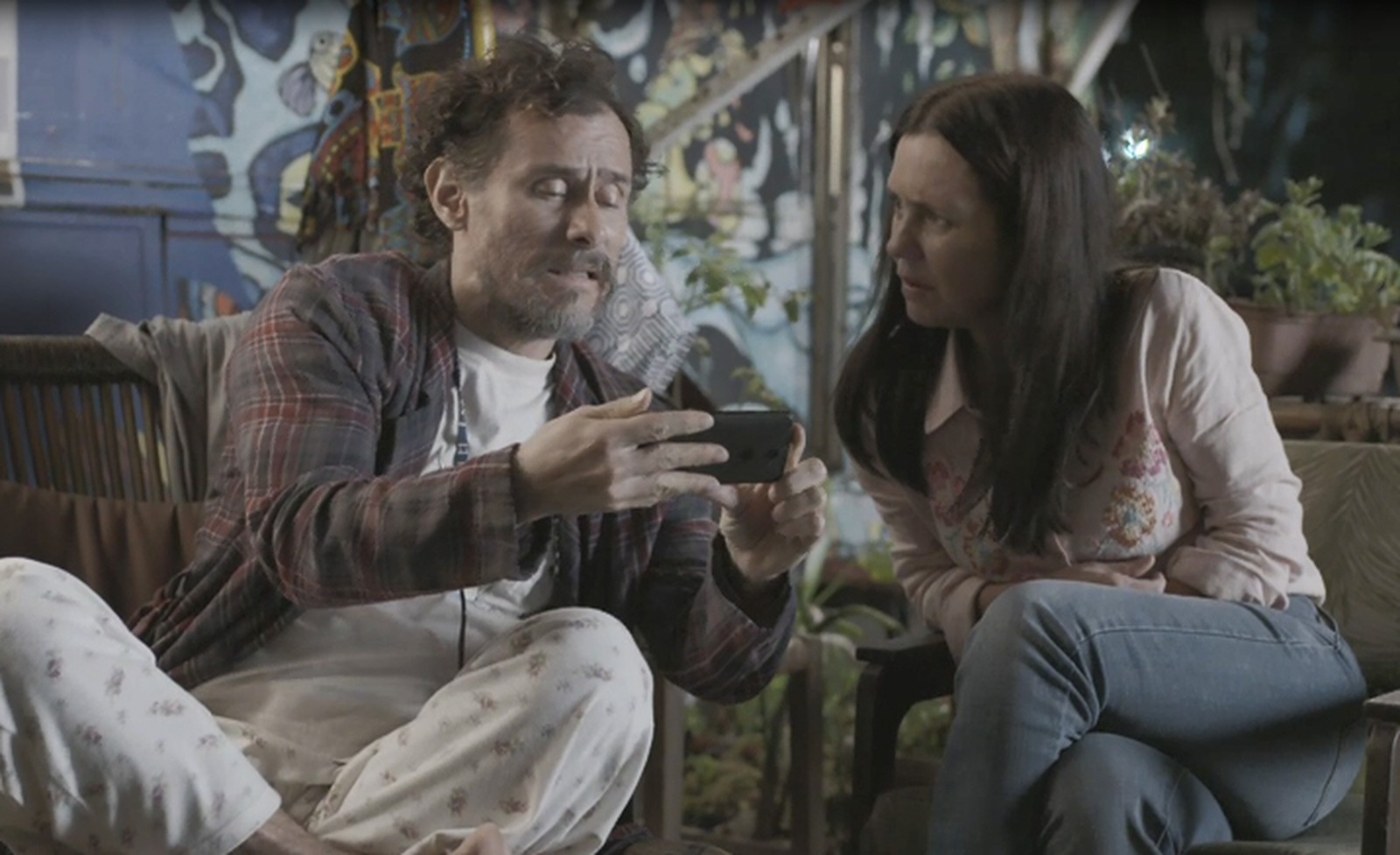 Enrique Diaz e Adriana Esteves como Durval e Thelma em Amor de Mãe (Divulgação / Globo)