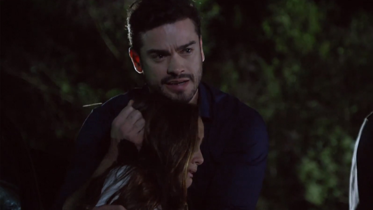 André (Sidney Sampaio) e Jade (Myrella Victória) em Topíssima