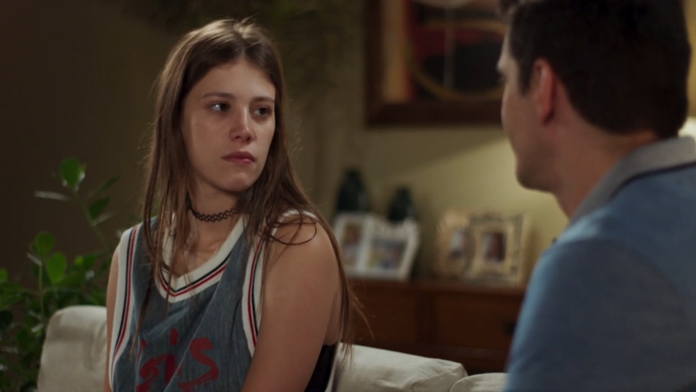 Anjinha (Caroline Dallarosa) confronta Marco Rodrigo (Júlio Machado) em Malhação Toda Forma de Amar