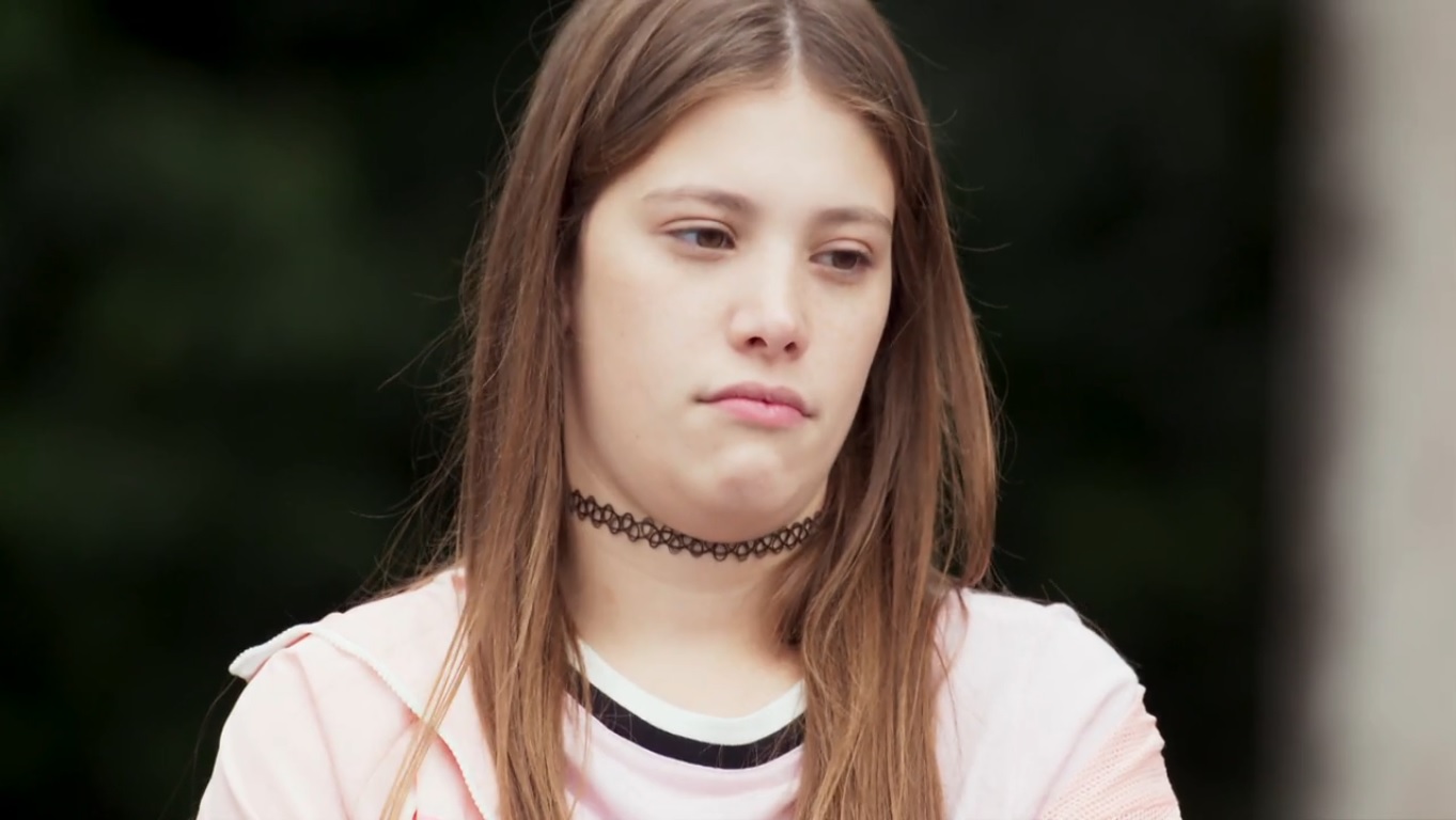 Anjinha (Caroline Dallarosa) depois de ser levada pela polícia em Malhação Toda Forma de Amar