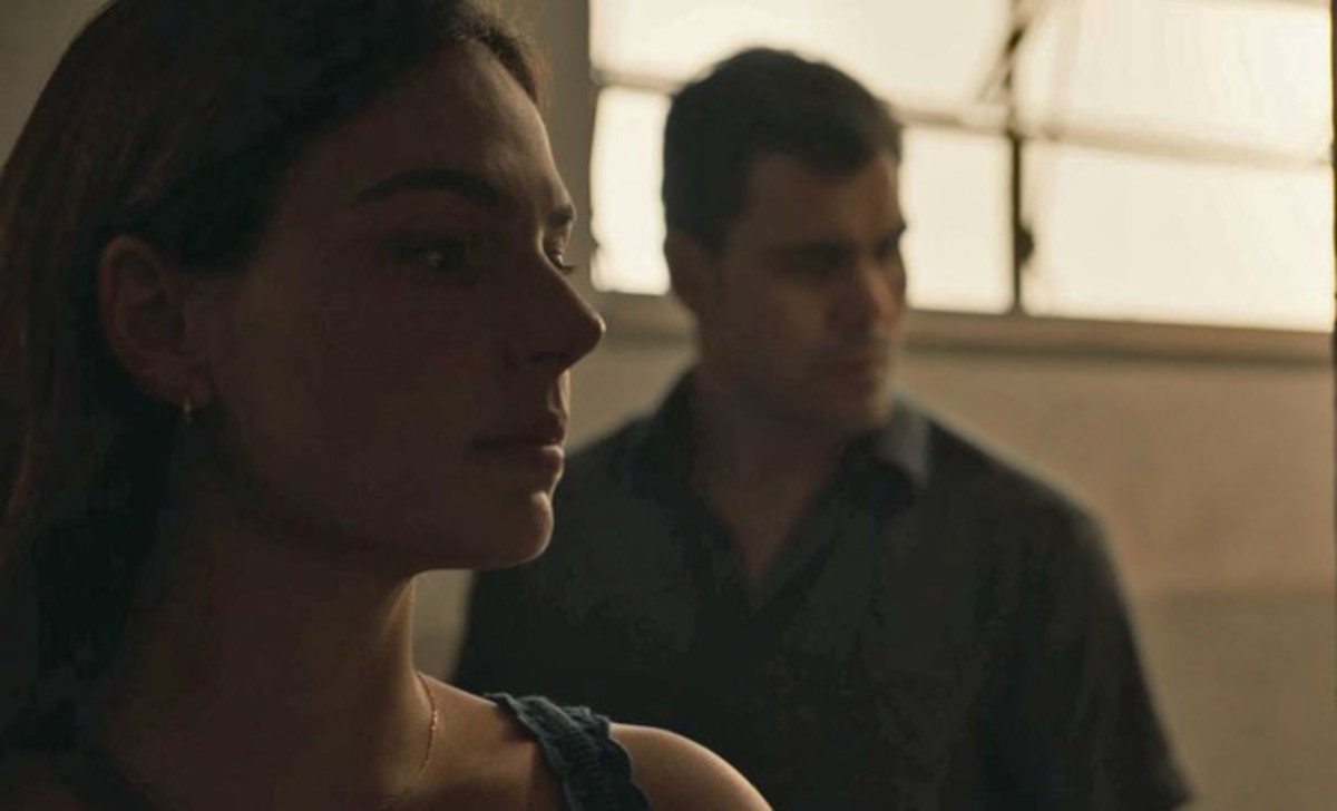 Betina (Isis Valverde) e Magno (Juliano Cazarré) de Amor de Mãe