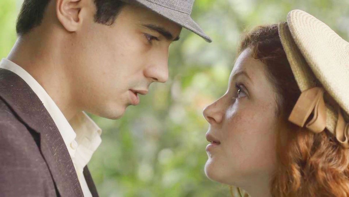 Carlos (Danilo Mesquita) e Mabel (Carla Nunes) em Éramos Seis