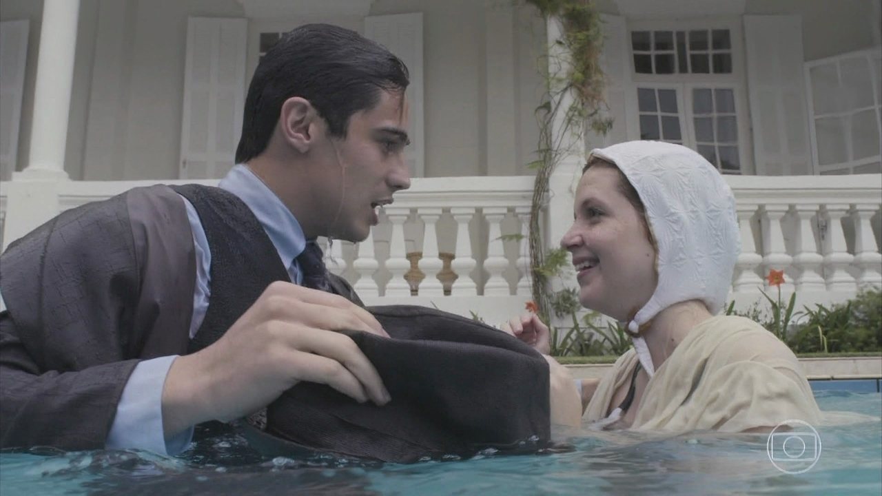 Carlos (Danilo Mesquita) e Mabel (Carla Nunes) em Éramos Seis