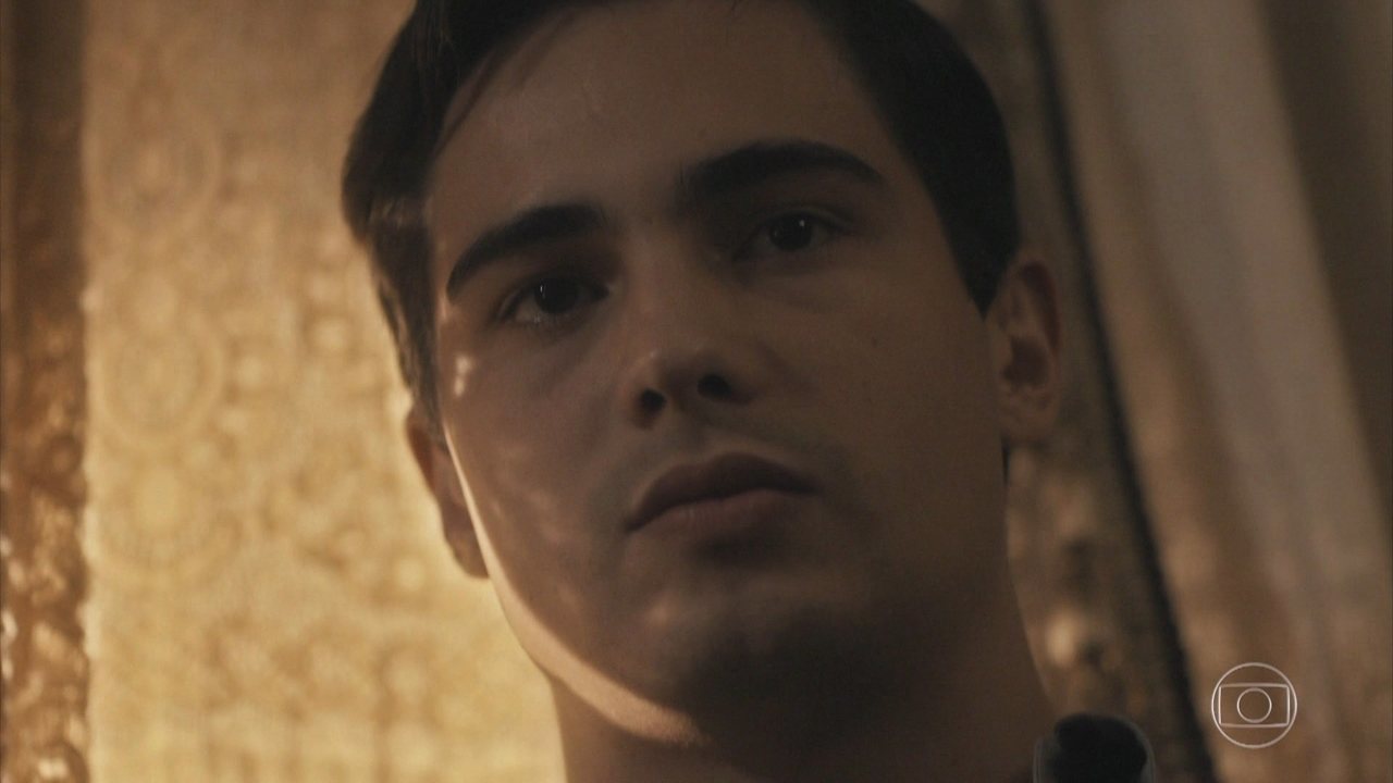 Carlos (Danilo Mesquita) em Éramos Seis