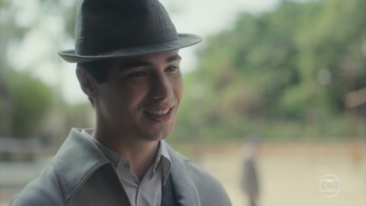 Carlos (Danilo Mesquita) em Éramos Seis