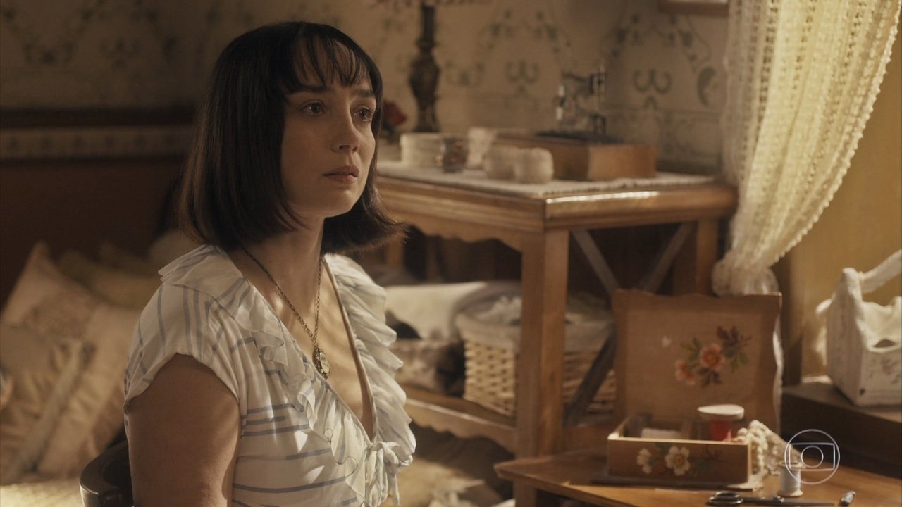 Clotilde (Simone Spoladore) em Éramos Seis