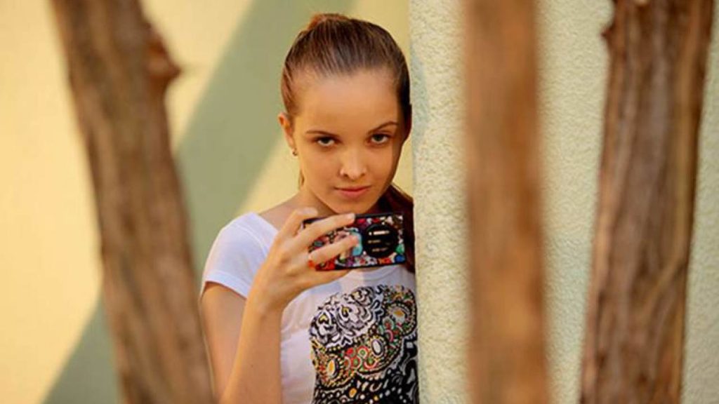 Giovanna Chaves como Priscila em Cúmplices de um Resgate (Reprodução / SBT)