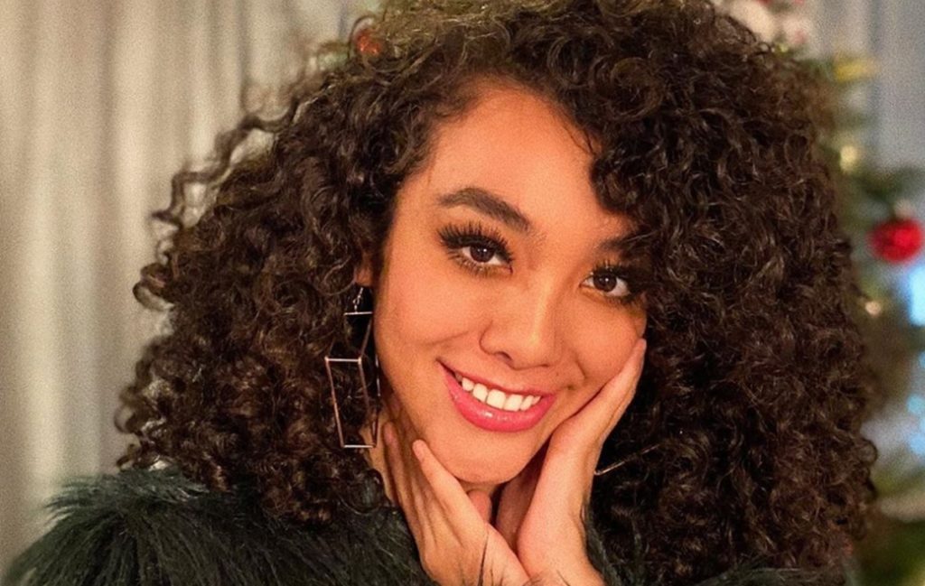 Elyfer Torres interpreta Betty na novela homônima (Reprodução: Instagram)