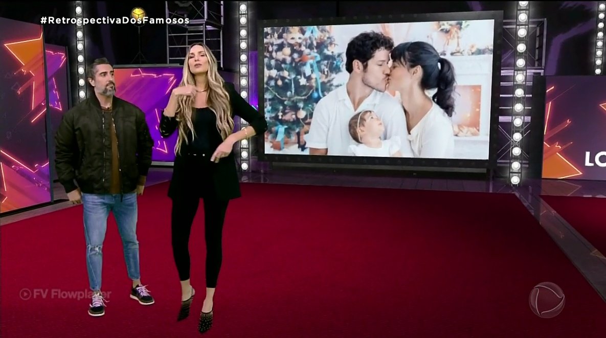 Marcos Mion e Mariana Weickert apresentaram a Retrospectiva dos Famosos (Reprodução: Record TV)