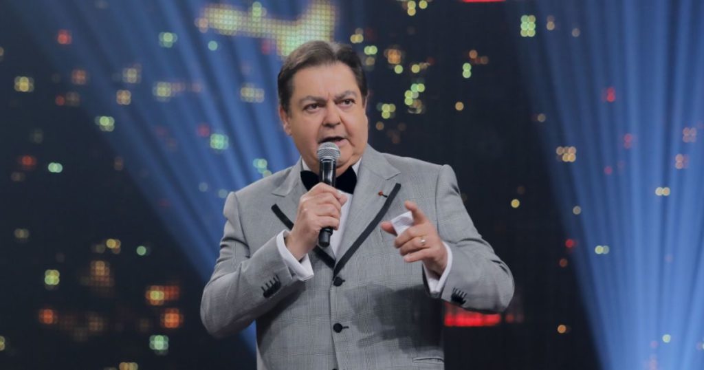 O apresentador Fausto Silva em seu Domingão do Faustão (Reprodução / Globo)