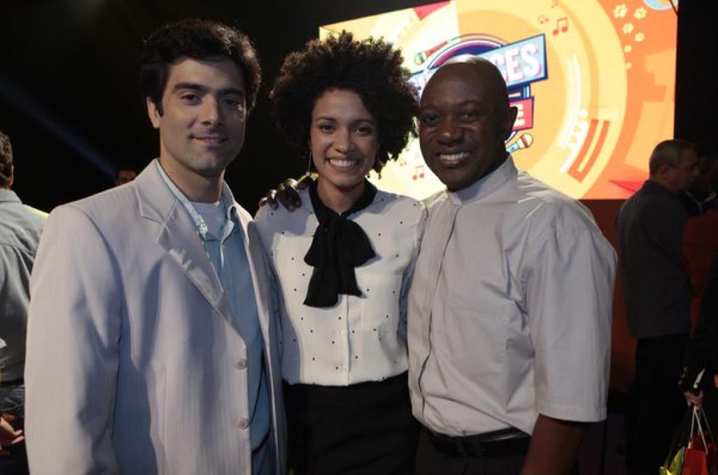 Augusto Garcia, Thaís Lago e Edson Montenegro como Augusto, Flávia e Lutero em Cúmplices de um Resgate (Divulgação / SBT)