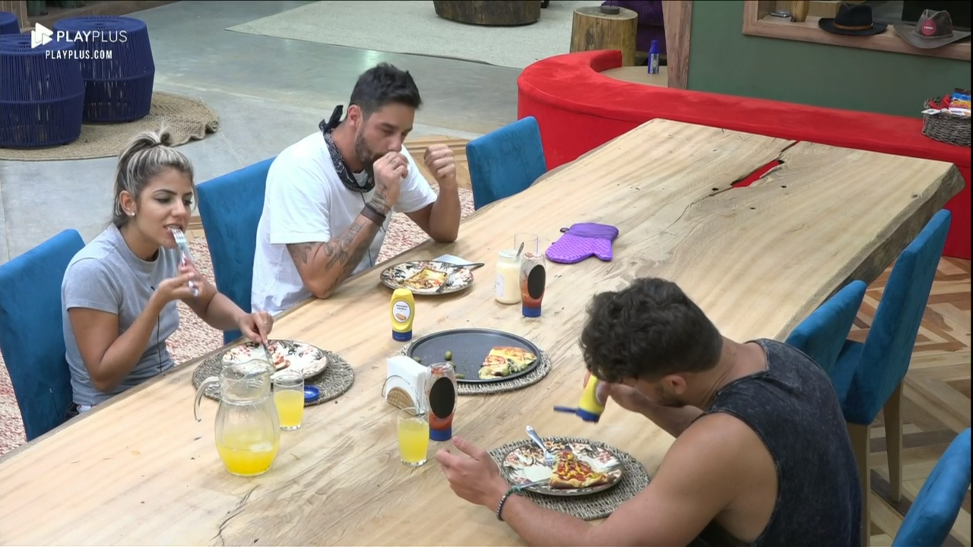 Diego Grossi, Hariany Almeida e Lucas Viana em A Fazenda 11