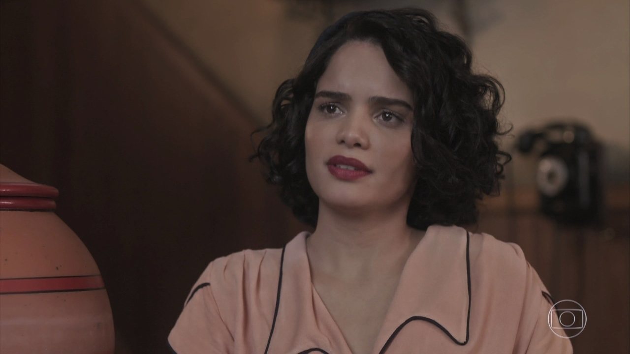 Inês (Carol Macedo) em Éramos Seis