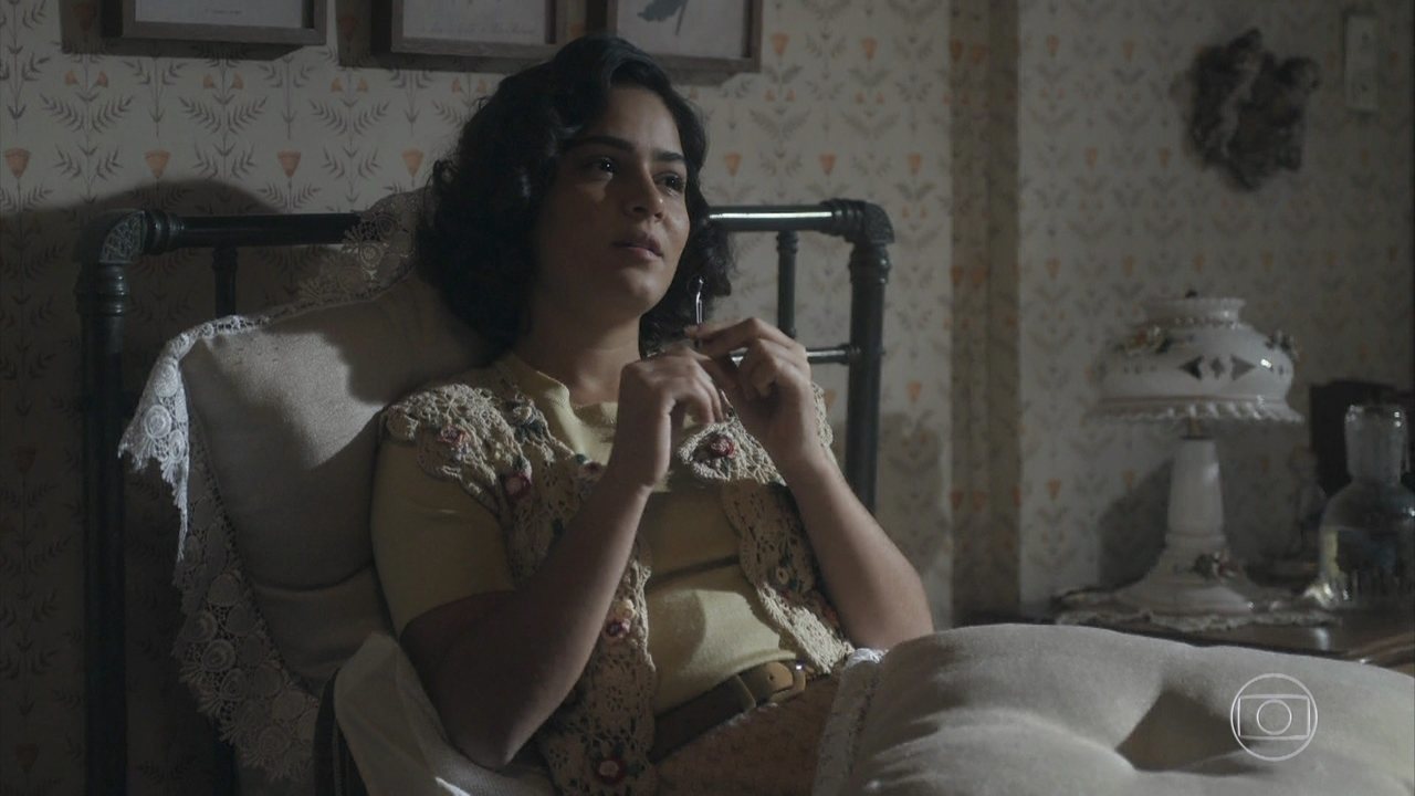 Isabel (Giullia Buscacio) em Éramos Seis