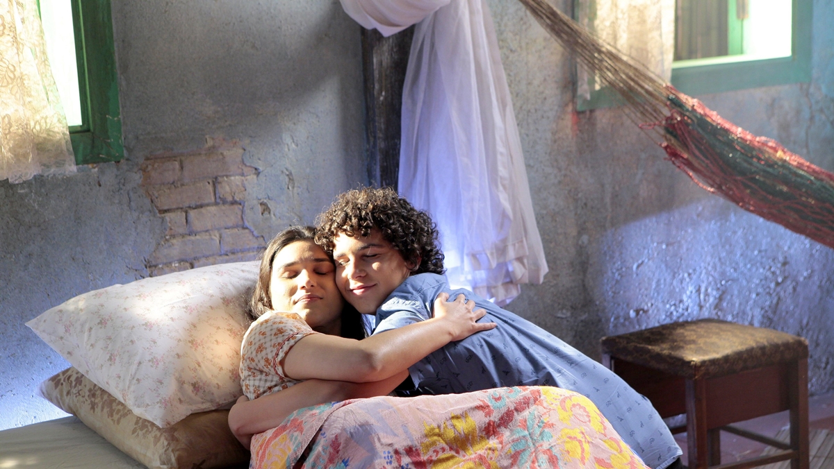 João reencontra sua mãe (Foto: Beatriz Nadler/ SBT)