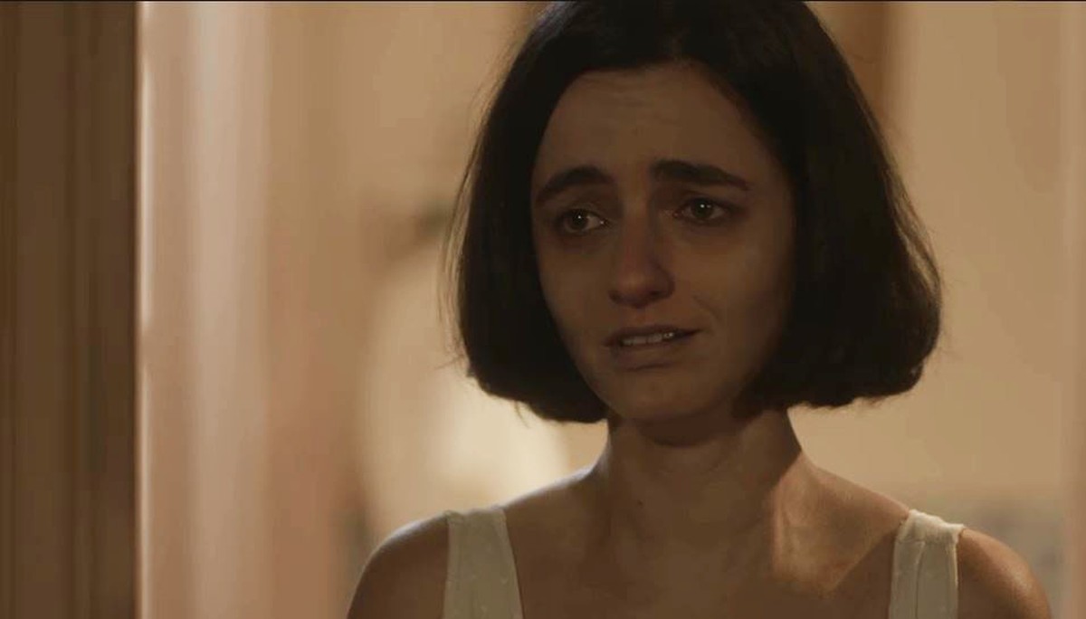 Justina (Júlia Stockler) em Éramos Seis