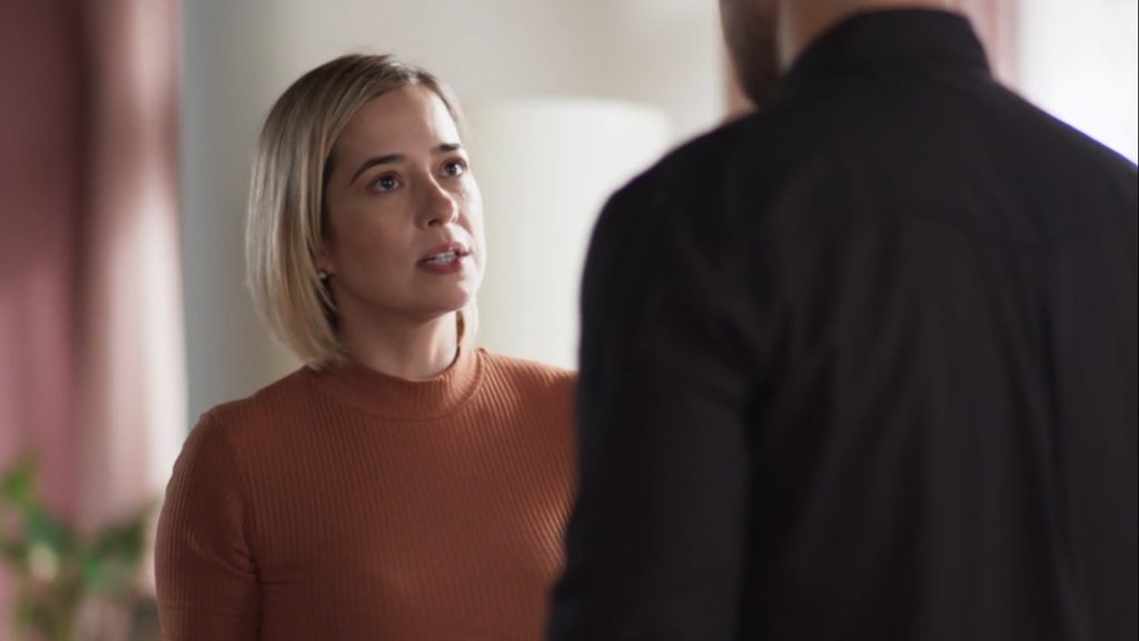 Lígia (Paloma Duarte) conversa com Joaquim (Joaquim Lopes) em Malhação Toda Forma de Amar