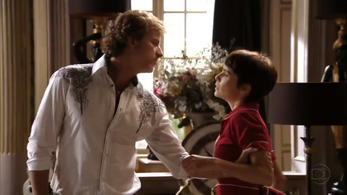 Max (Marcello Novaes) e Nina (Débora Falabella) de Avenida Brasil