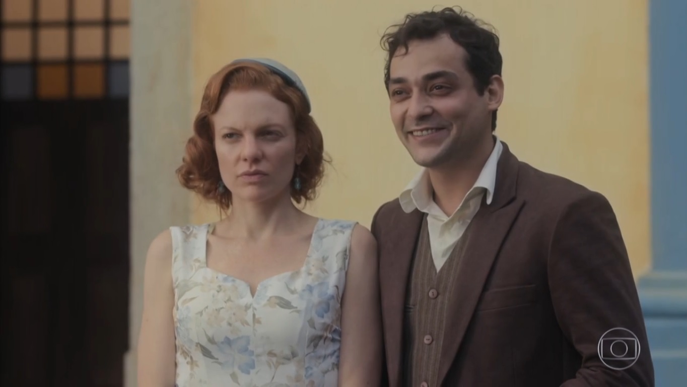 Olga (Maria Eduarda de Carvalho) e Zeca (Eduardo Sterblitch) em Éramos Seis