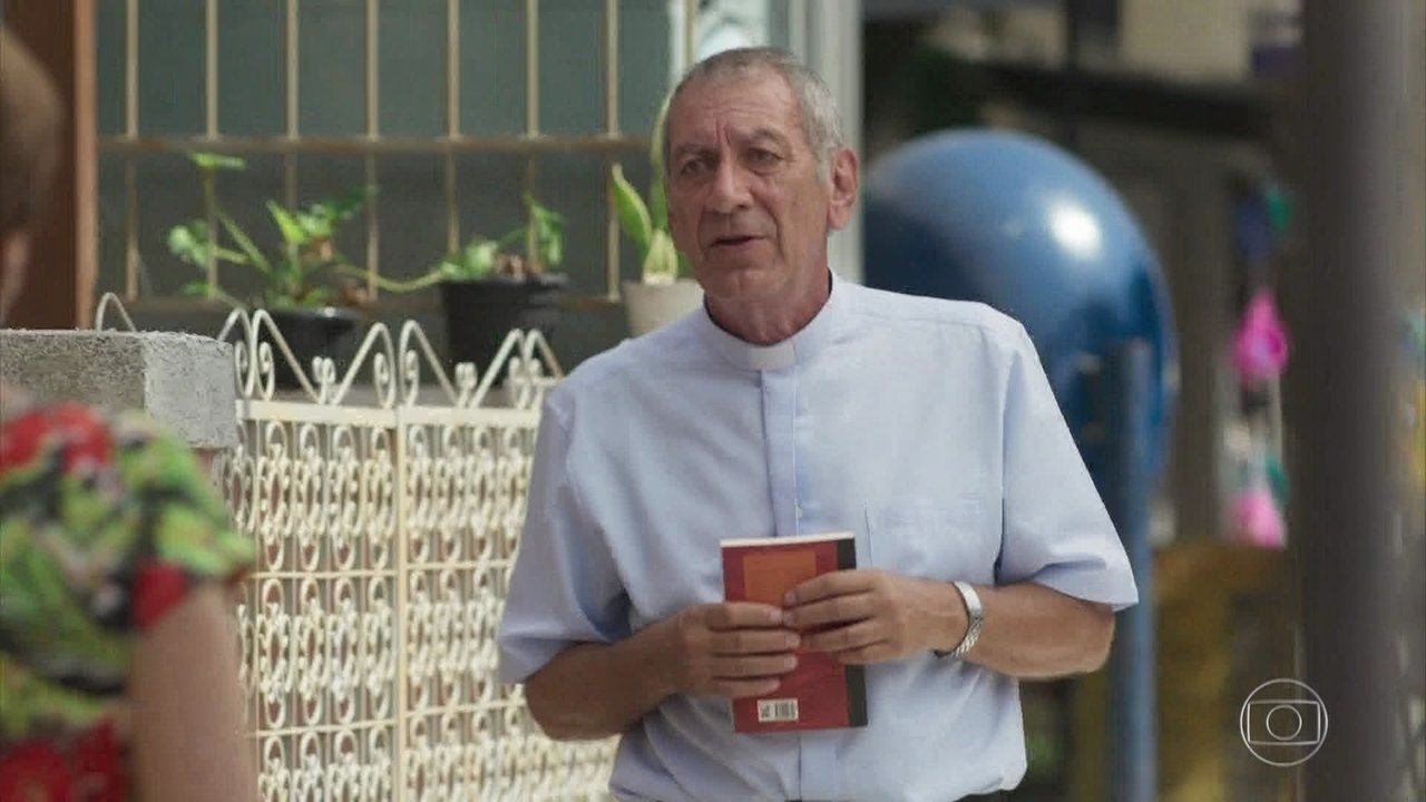 Padre Paulo (Guti Fraga) em Bom Sucesso