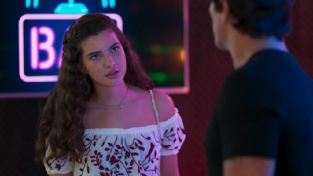 Rita (Alanis Guillen) tira satisfação com Rui (Romulo Arantes Neto) em Malhação Toda Forma de Amar