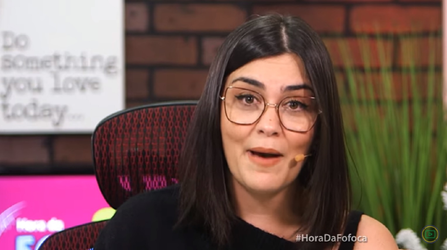Tati Martins durante live no canal WebTV Brasileira