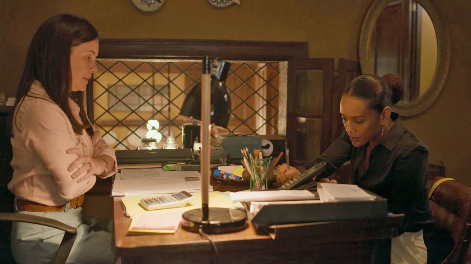 Thelma (Adriana Esteves) e Vitória (Taís Araújo) em Amor de Mãe