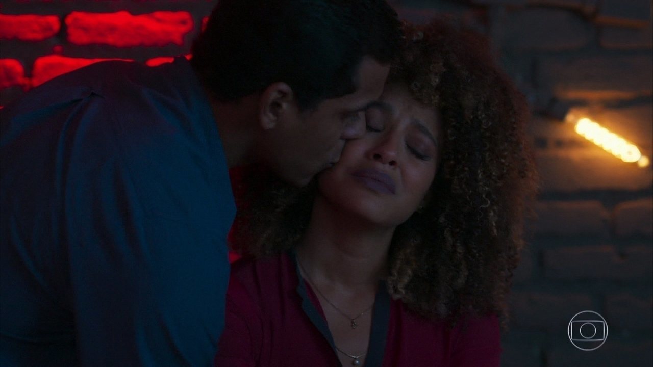 Yuri (Marcelo Mello Júnior) e Gisele (Sheron Menezzes) em Bom Sucesso