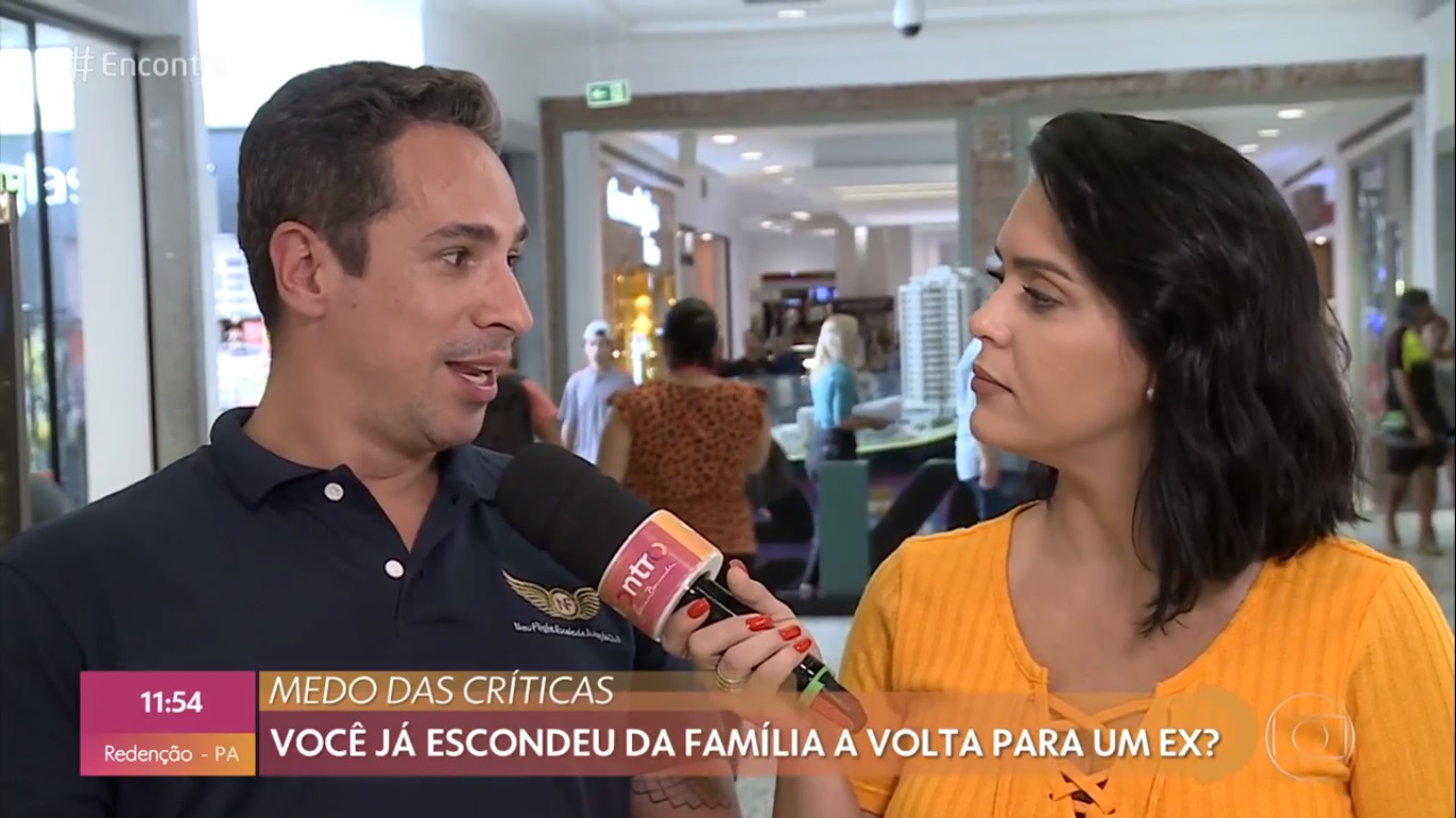 A repórter Mona Lisa Duperron e entrevistado no Encontro
