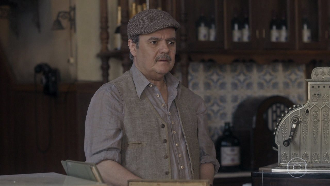 Afonso (Cássio Gabus Mendes) em Éramos Seis