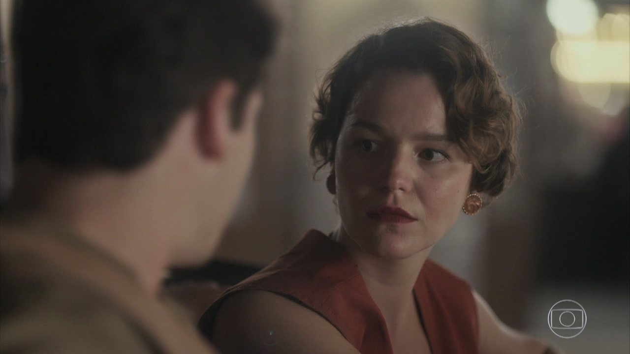 Alfredo (Nicolas Prattes) e Adelaide (Joana de Verona) em Éramos Seis
