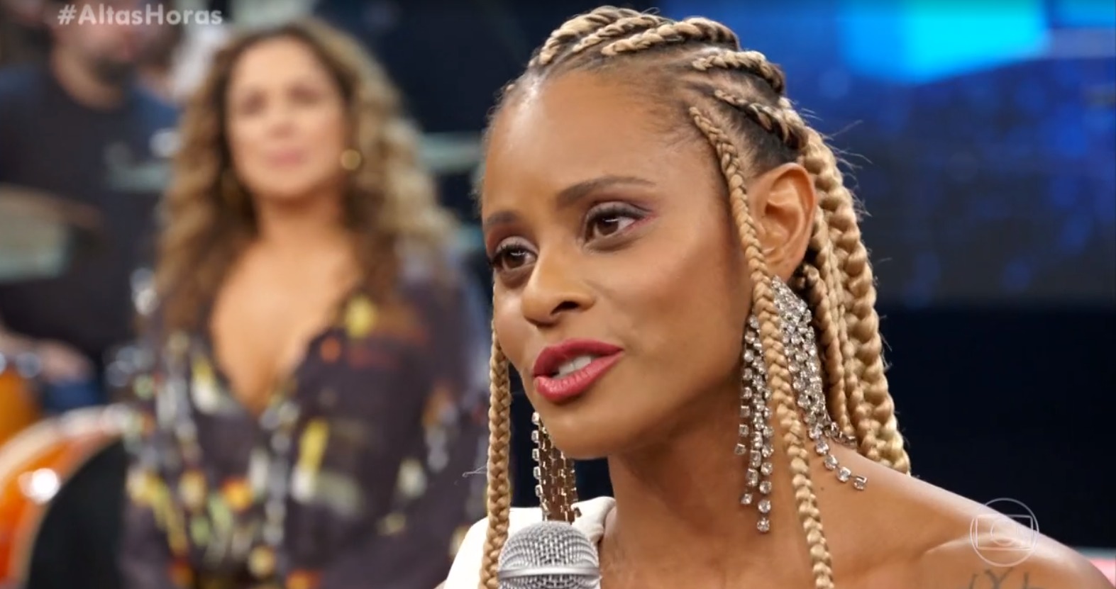 Aline Wirley participa do Altas Horas (Reprodução: TV Globo)