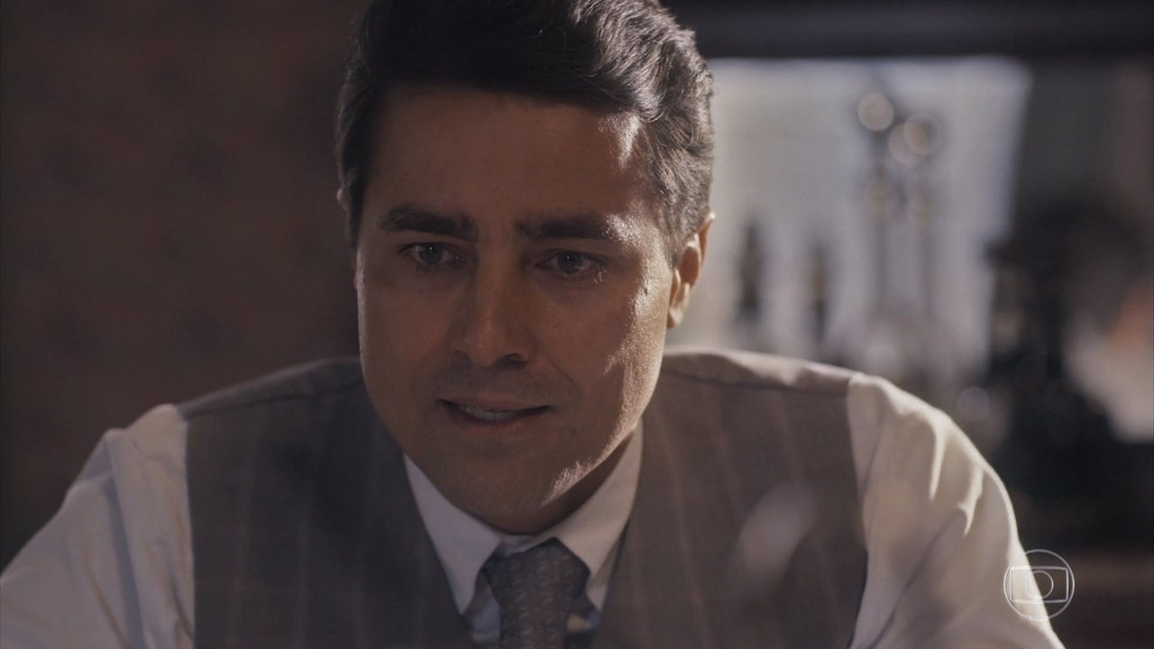 Almeida (Ricardo Pereira) em Éramos Seis