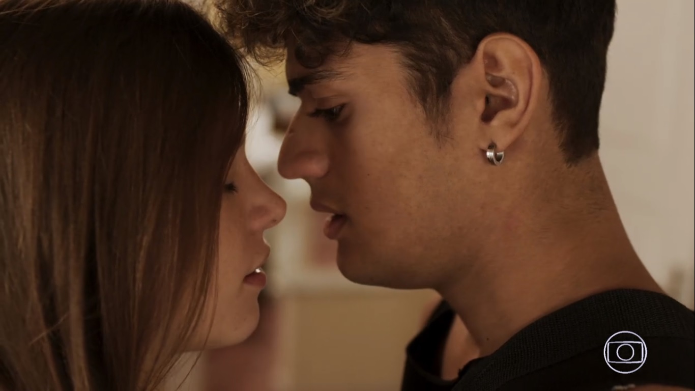 Anjinha (Caroline Dallarosa) e Cleber (Gabriel Santana) de Malhação - Toda Forma de Amar