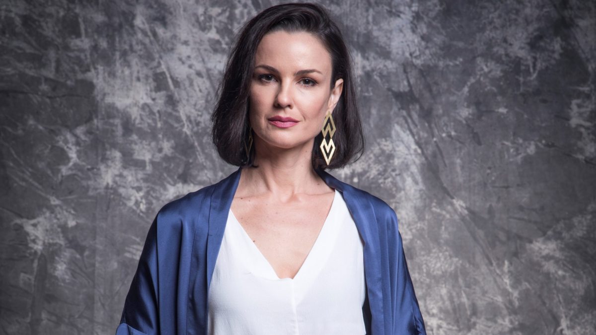 Agnes (Carolina Kasting) em Salve-se Quem Puder