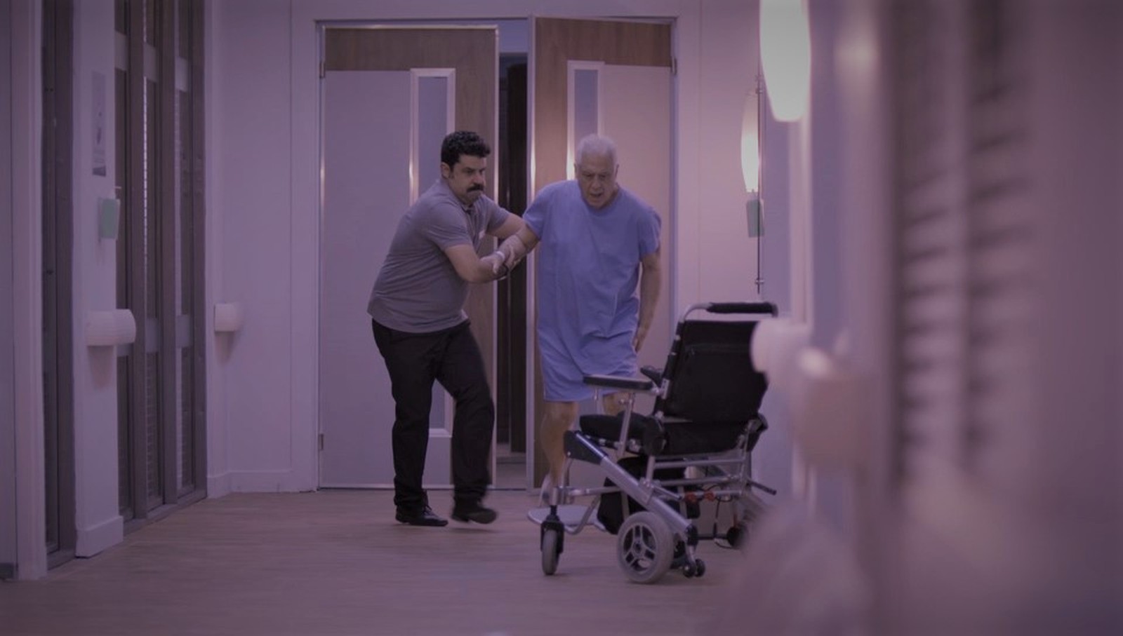 Batista (Marcelo Flores) e Alberto (Antonio Fagundes) em Bom Sucesso