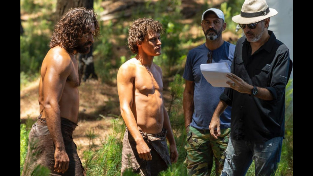 Caim (Eduardo Speroni) e seu pai Adão (Carlo Porto) sendo dirigidos pelo diretor Edgard Miranda