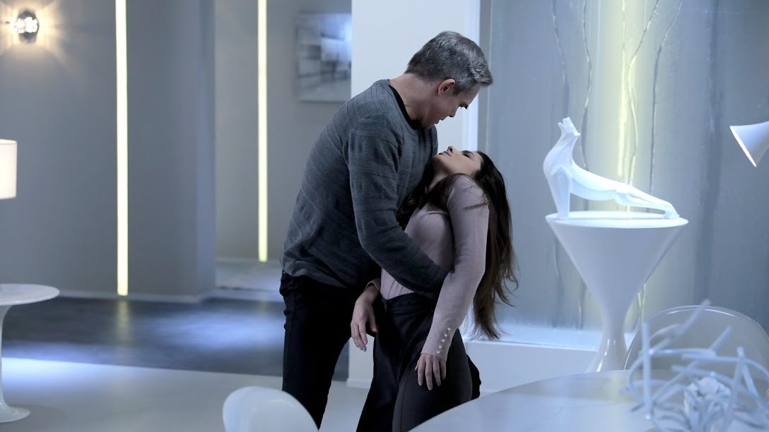 Dalton Vigh e Thaís Melchior como Pendleton e Luísa em As Aventuras de Poliana (Lourival Ribeiro / SBT)