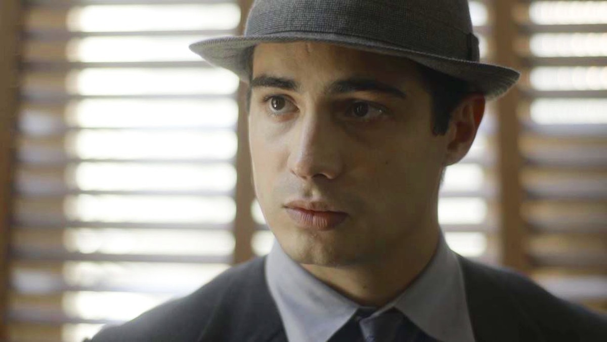 Carlos (Danilo Mesquita) em Éramos Seis