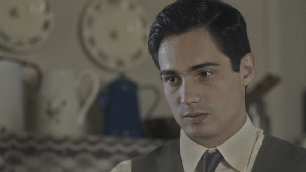Carlos (Danilo Mesquita) em Éramos Seis