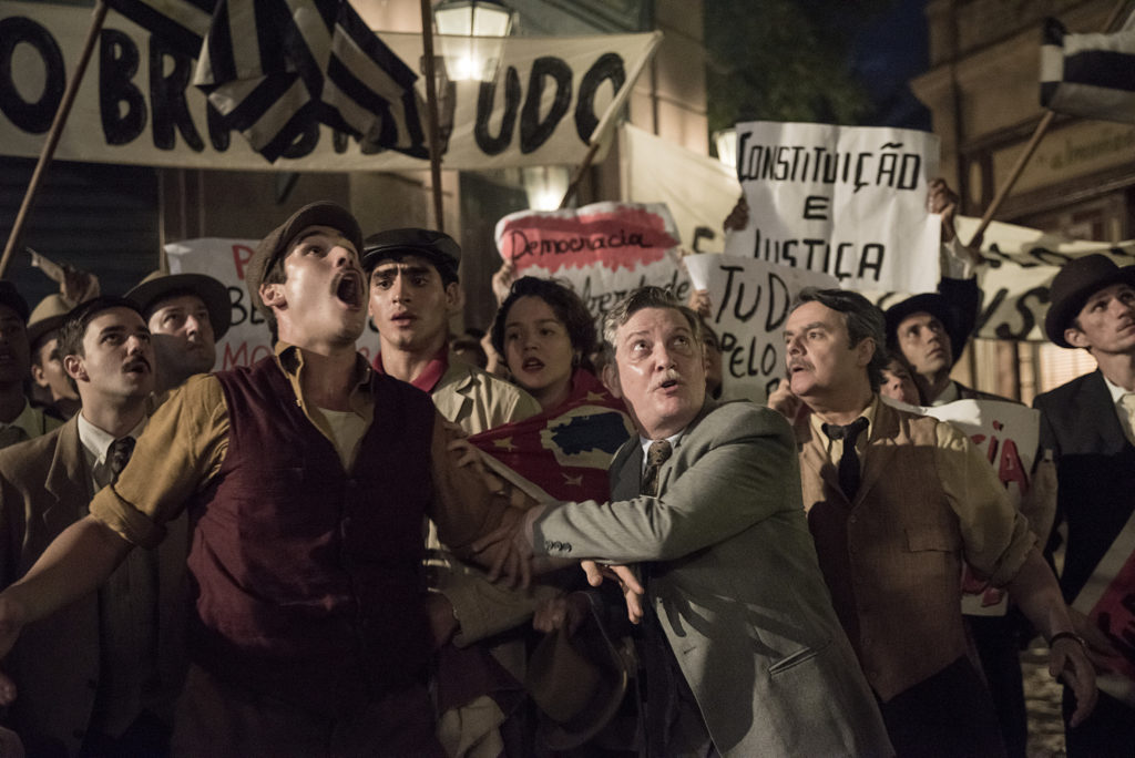 Nero (Bernardo Dugin), Alfredo (Nicolas Prattes), Lúcio (Jhona Burjack), Adelaide (Joana de Verona), Virgulino (Kiko Mascarenhas) e Afonso (Cássio Gabus Mendes) em Éramos Seis